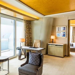 One-Bedroom Selection Suite Balcony Lake View